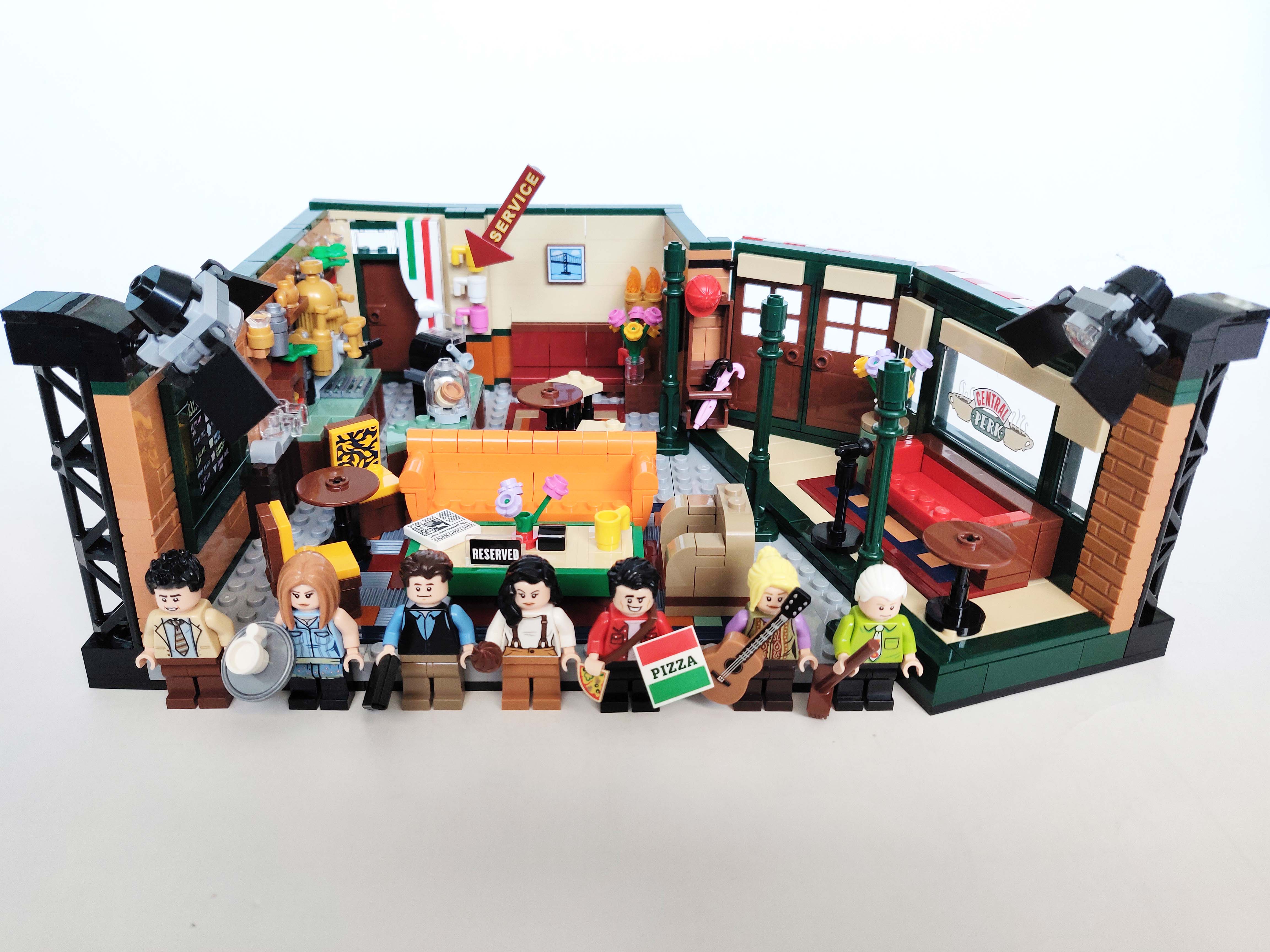 mock excitation kapitalisme LEGO Ideas Central Perk (21319) Review - The Brick Fan