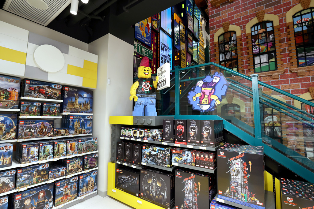 LEGO Reveals New York Flagship Store on Fifth Avenue - The Brick Fan
