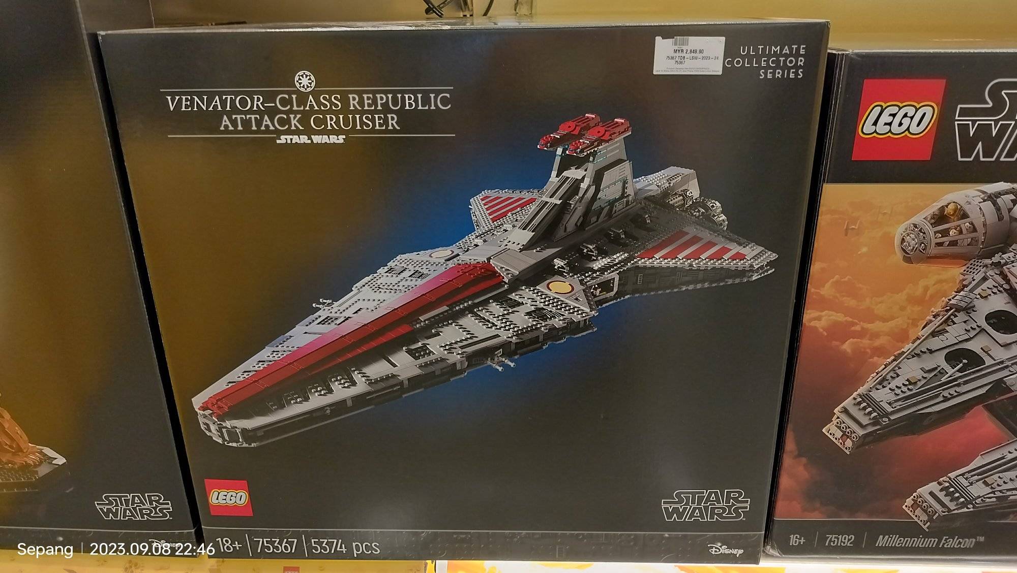 LEGO Star Wars UCS VenatorClass Republic Attack Cruiser (75367) First