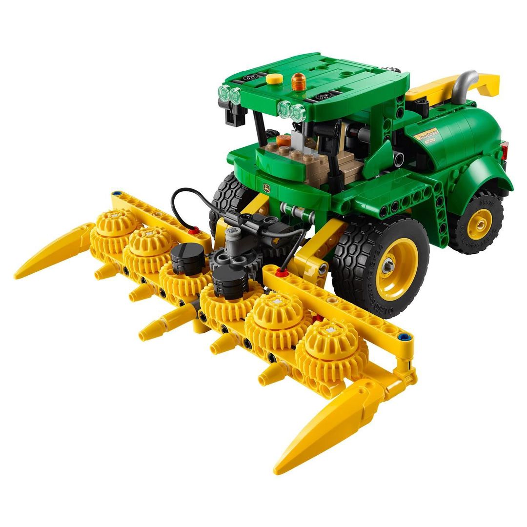 LEGO Technic John Deere 9700 Forage Harvester 42168 3