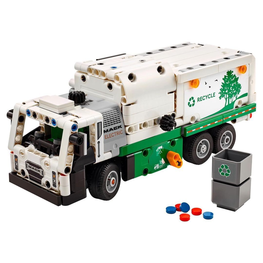 LEGO Technic Mack LR Electric Garbage Truck 42167 3